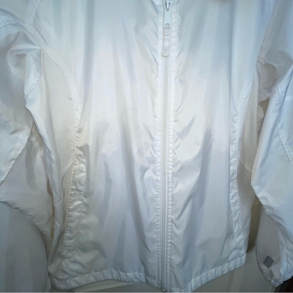 Columbia Woman’s White Full Zip Lightweight Packable Jacket - Picture 6 of 17